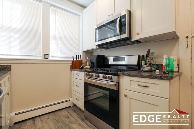 24 Wallingford Rd in Boston, MA - Foto de edificio - Building Photo