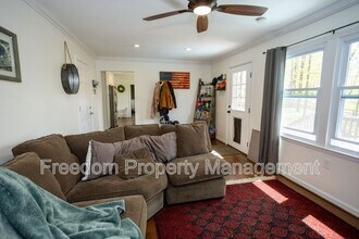 6197 Edwards Dr in Broad Run, VA - Building Photo - Building Photo