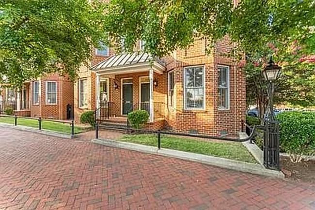 property at 1428 W Cary St