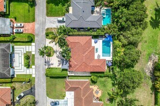 1080 NE 104th St in Miami Shores, FL - Building Photo - Building Photo