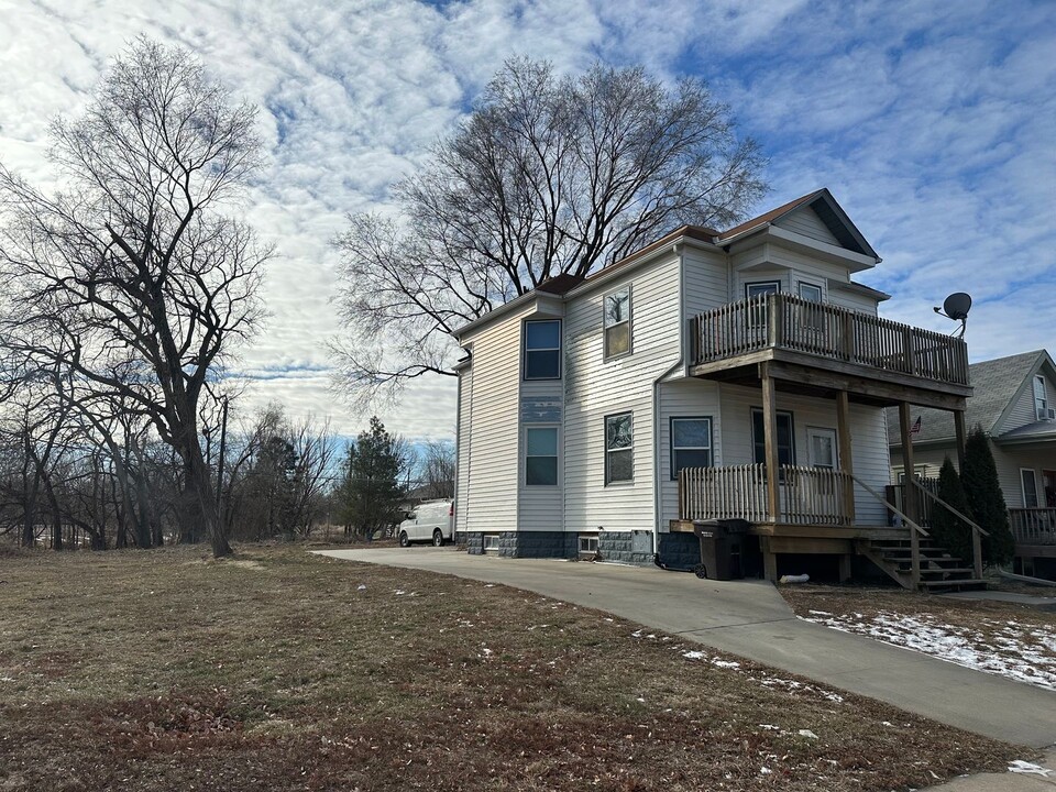 107 W F St in Lincoln, NE - Building Photo