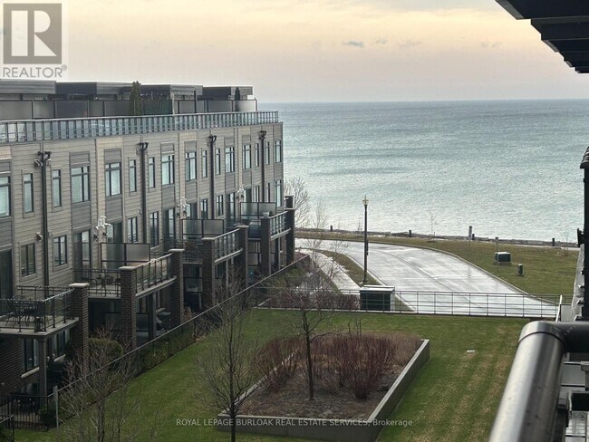 40 Esplanade Ln in Grimsby, ON - Building Photo - Building Photo