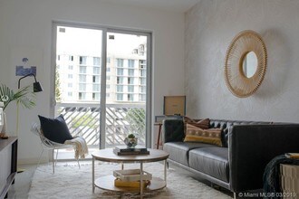 761 NW 1st St-Unit -302 in Miami, FL - Building Photo - Building Photo