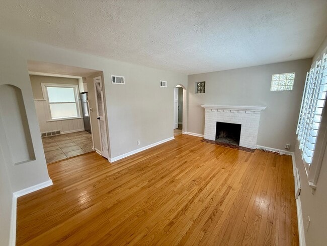property at 541 W Rose Hill Ave