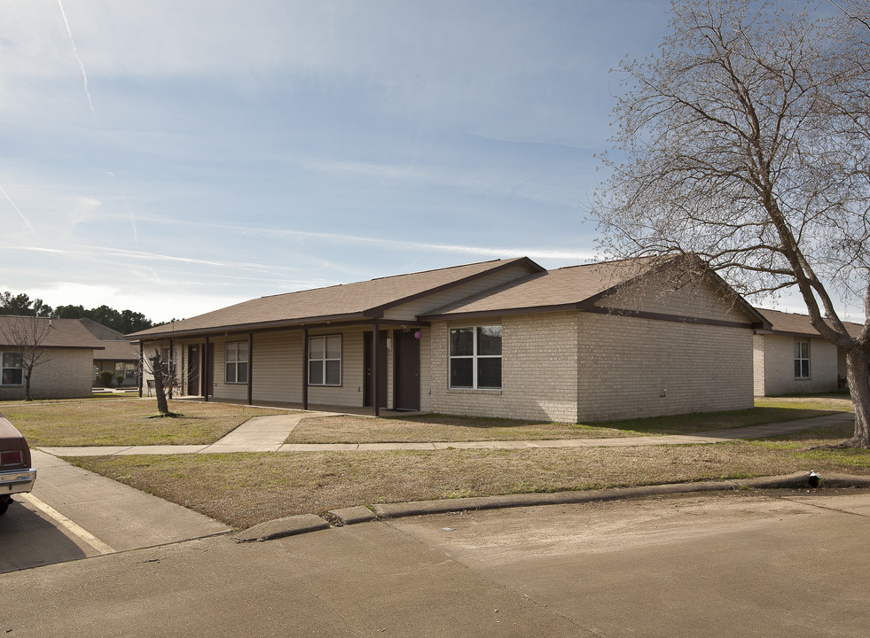 Bentley Apartments in Shreveport, LA - Building Photo