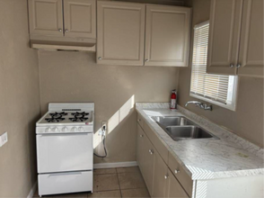 470 W Pinedale Ave-Unit -Back House in Fresno, CA - Building Photo - Building Photo