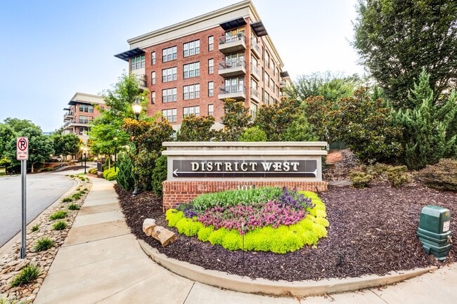 District West in Greenville, SC - Foto de edificio - Building Photo
