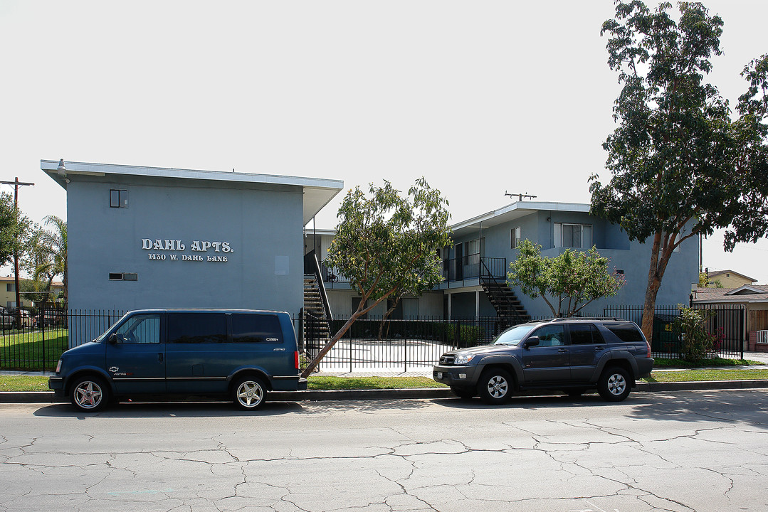 Dahl Apartments in Santa Ana, CA - Building Photo