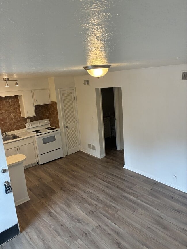 Pinecroft Apartments