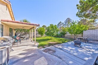 640 Whispering Palms Dr in Las Vegas, NV - Building Photo - Building Photo