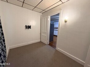 17 Greene St, Unit DOWN in Amsterdam, NY - Building Photo - Building Photo