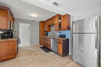 4219 E Henry Ave in Tampa, FL - Building Photo - Building Photo