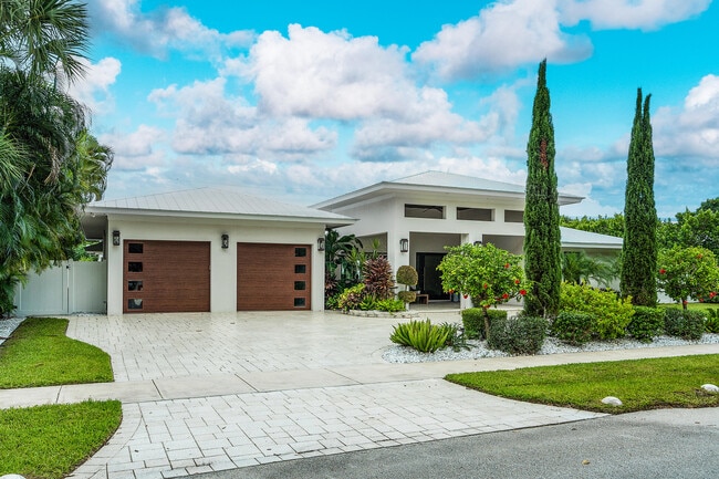 1117 Lake Dr in Delray Beach, FL - Building Photo - Building Photo