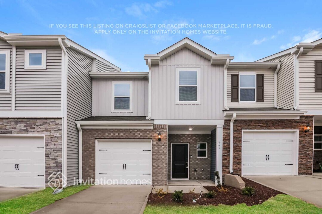 960 Greenville Wy in Knightdale, NC - Building Photo