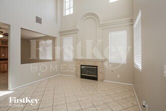 5443 Lilly Rose Ct in North Las Vegas, NV - Foto de edificio - Building Photo
