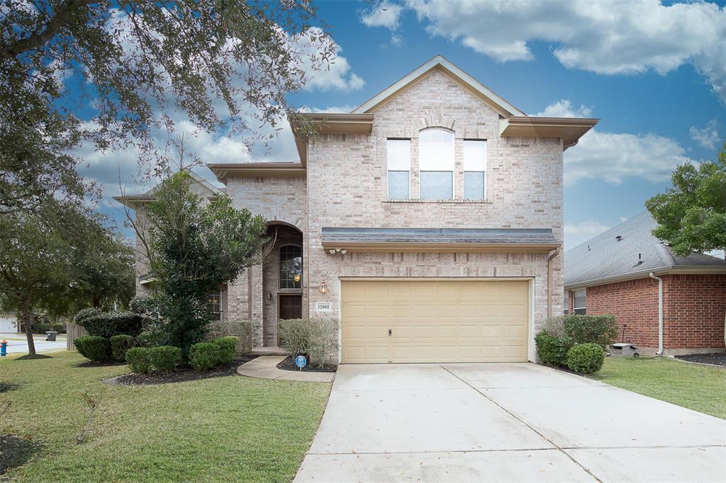 12802 Flat Creek Dr in Pearland, TX - Building Photo