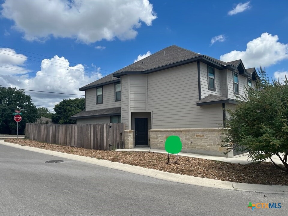 1664 Barrett Ave in Canyon Lake, TX - Building Photo