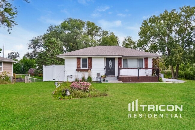 property at 16377 Duluth Ave SE
