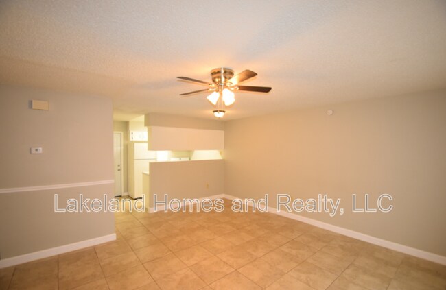 885 School House Rd in Lakeland, FL - Foto de edificio - Building Photo