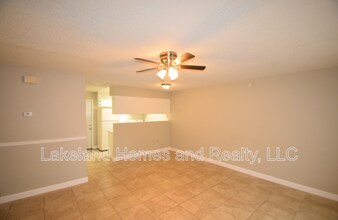 885 School House Rd in Lakeland, FL - Foto de edificio - Building Photo