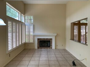 1040 Amberton Ln in Thousand Oaks, CA - Building Photo - Building Photo