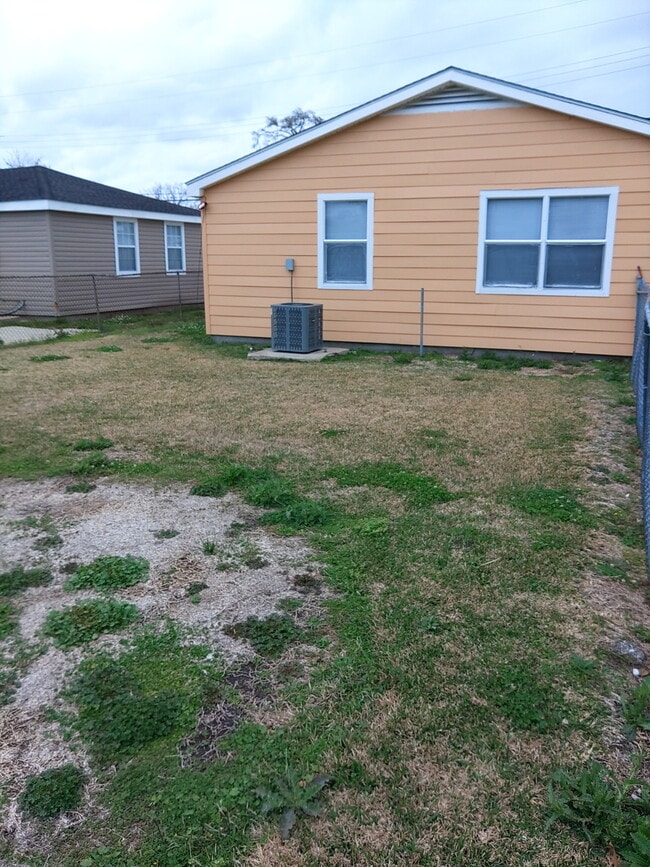 2312 Rose Dr, Unit 2312 in Gretna, LA - Building Photo - Building Photo