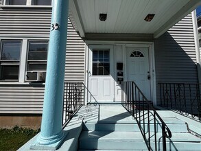 35 Outlook Ave in West Hartford, CT - Building Photo - Building Photo