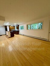 3011 Lois Dr in Anchorage, AK - Building Photo - Building Photo