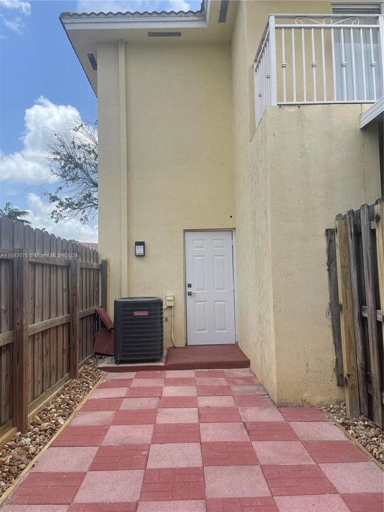 7180 NW 174th Terrace in Hialeah, FL - Building Photo