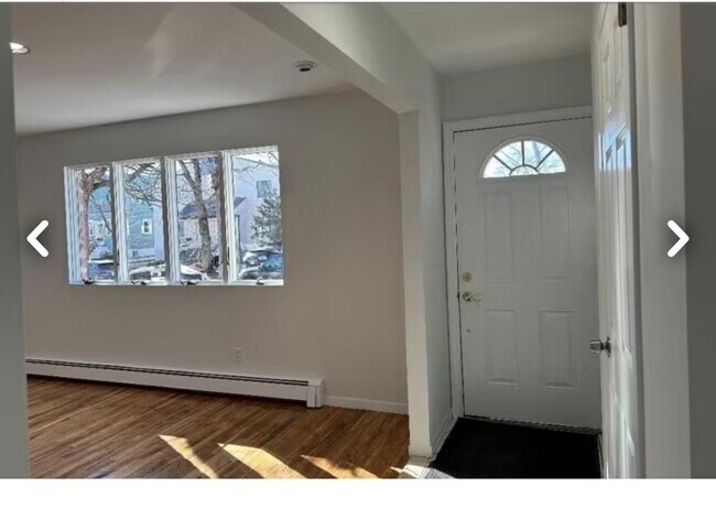 62 Graywood Rd in Port Washington, NY - Building Photo - Building Photo