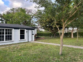 1795 NE 175th St in North Miami Beach, FL - Building Photo - Building Photo
