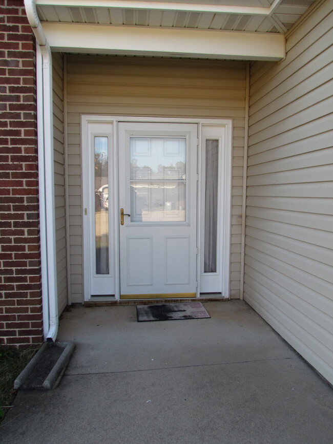 24209 Thistle Ln in St. Robert, MO - Building Photo - Building Photo