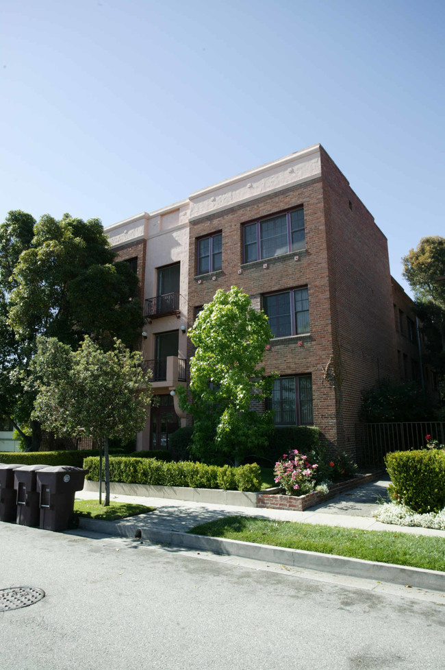 337 W Elk Ave in Glendale, CA - Foto de edificio - Building Photo