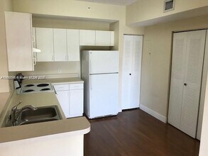 6984 SW 39th St in Davie, FL - Building Photo - Building Photo