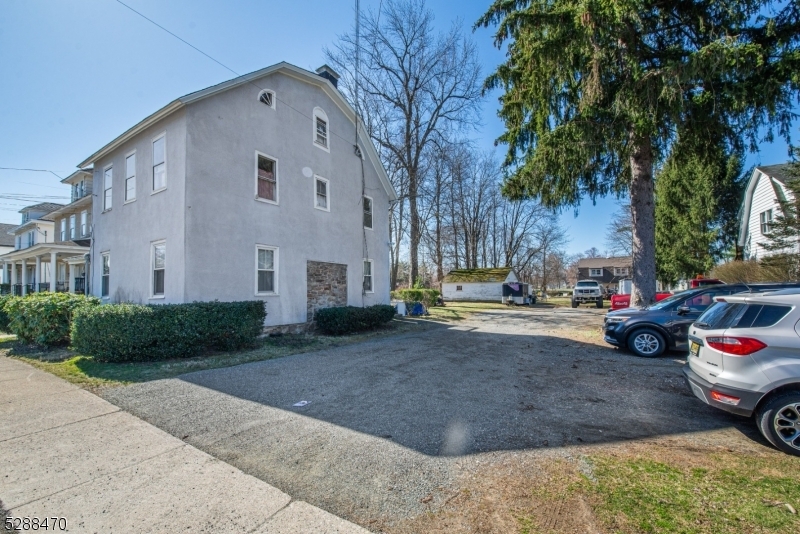 84 Main St in Roxbury Township, NJ - Building Photo