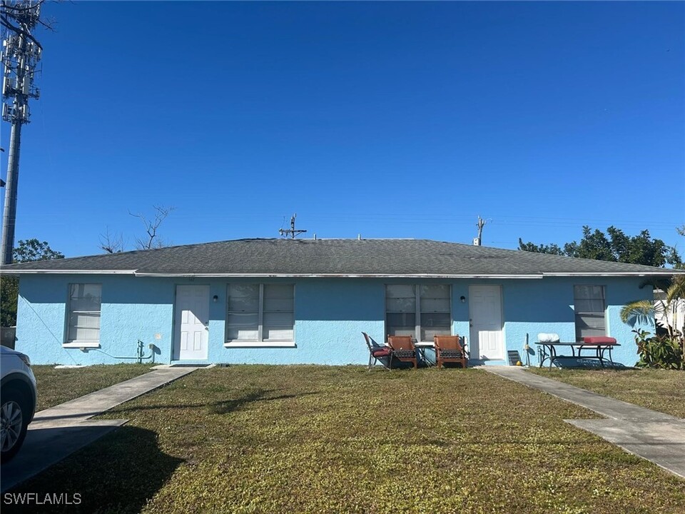 949 NE Pine Island Ln in Cape Coral, FL - Building Photo