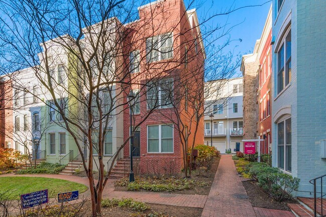 918 4th St SE in Washington, DC - Building Photo - Building Photo