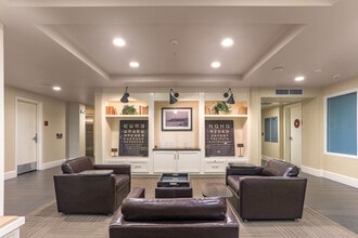 888 San Mateo Apartments in San Mateo, CA - Building Photo - Interior Photo