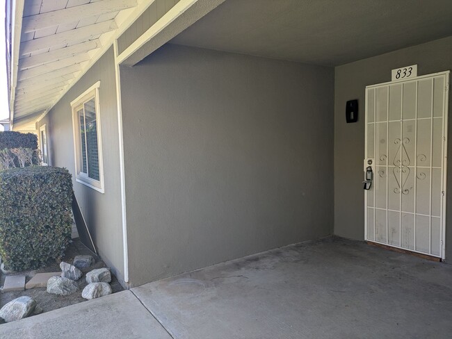 833 Queensbury Ave in La Verne, CA - Building Photo - Building Photo