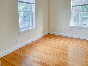 5206 N Leavitt St, Unit 2 in Chicago, IL - Building Photo - Building Photo