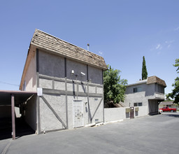 Woodglen Apartments in Palmdale, CA - Building Photo - Building Photo