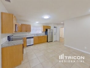 10811 La Vista Loop in Riverview, FL - Foto de edificio - Building Photo