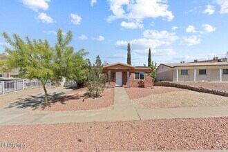 304 Carnival Dr in El Paso, TX - Building Photo - Building Photo