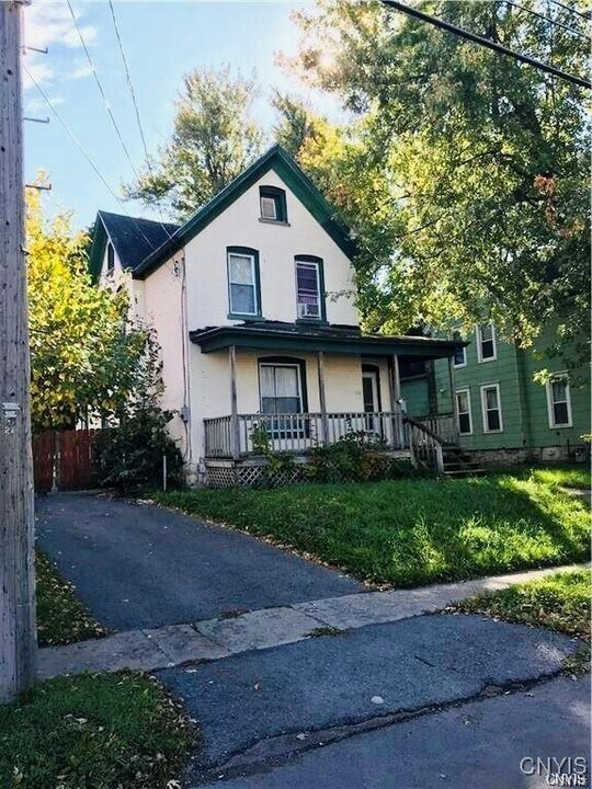 732 Leray St in Watertown, NY - Building Photo