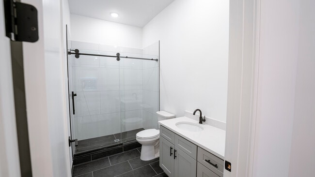 26 Lane Ave in West Caldwell, NJ - Foto de edificio - Building Photo