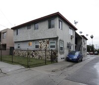 12939 Oxnard St in Van Nuys, CA - Foto de edificio - Building Photo