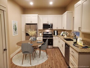 221 Tahoe Ave, Unit 221 Tahoe #A in Roseville, CA - Building Photo - Building Photo