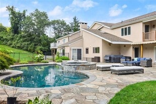 613 Horsepound Rd in Carmel, NY - Building Photo