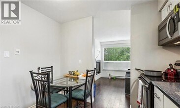 262 Patricia Ave in Kitchener, ON - Building Photo - Building Photo