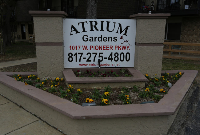 Atrium Gardens in Arlington, TX - Foto de edificio - Building Photo